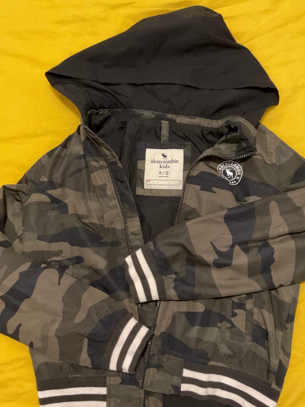 Abercrombie removable hoodie jacket, good for big kid & lady